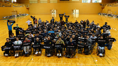 隣市の体育館で社内スポーツイベントをした際の集合写真