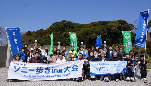 糸が浜海浜公園で清掃活動の際の集合写真